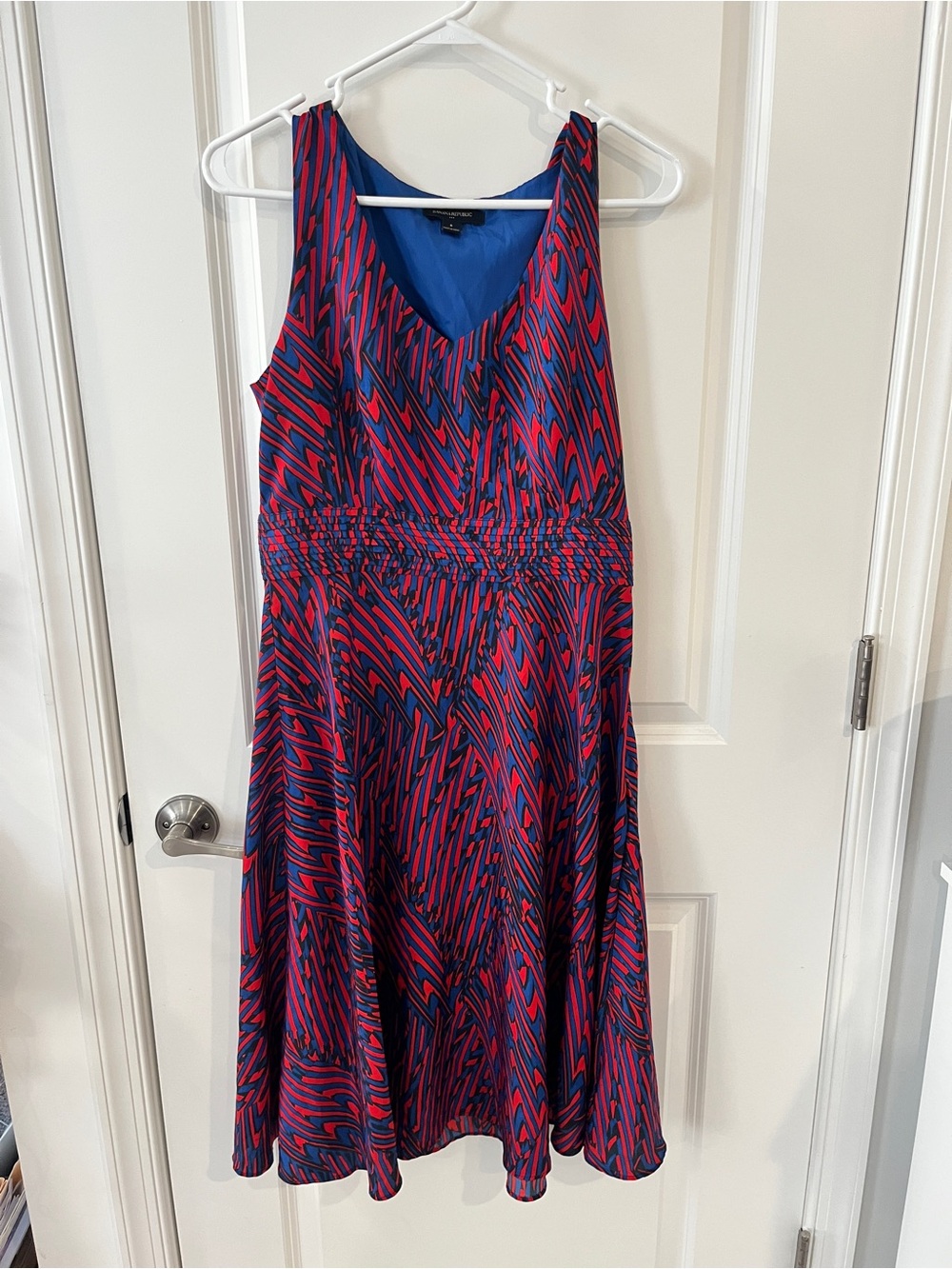Banana Republic Red Blue Black Pattern Pleated Handkerchief Dress Size 6